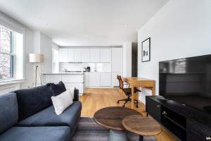 Kuchyň nebo kuchyňský kout v ubytování 1BR Minutes from Union Sq Porter Sq Davis Sq BOS-338