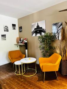 a waiting room with two chairs and a table at Hotel Douglas in Puteaux