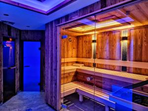 a sauna with a bench in a room at Hotel Lärchenhof in Lermoos