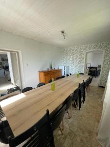 Zdjęcie z galerii obiektu Le Gîte de Félix - Maison chaleureuse 190m2 - 6 ch - 20pers w mieście Sonnay