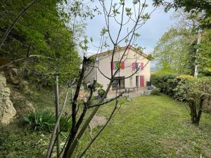 Ogród w obiekcie Le Gîte de Félix - Maison chaleureuse 190m2 - 6 ch - 20pers