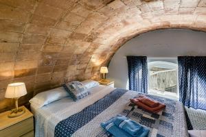 Postel nebo postele na pokoji v ubytování Loft Calella de Palafrugell