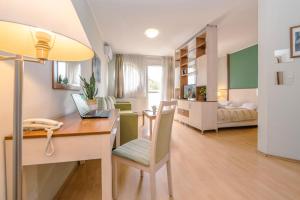 Posedenie v ubytovaní Premium Apartments + 18 fotografií