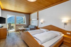 Postel nebo postele na pokoji v ubytování Hotel Panorama + 37 fotografií