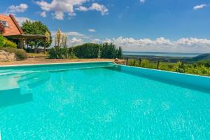 The swimming pool at or close to Balatoncsicsó - Szőlő Birtok