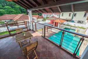 Pemandangan kolam renang di Tropical Bliss Luxe 5BR 30Pax Private Pool Villa KL by Verano atau di dekatnya