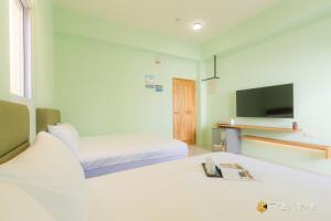 TV a/nebo společenská místnost v ubytování Tie Zhi Road B&B