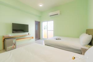 Postel nebo postele na pokoji v ubytování Tie Zhi Road B&B