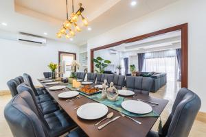 Χώρος καθιστικού στο Tropical Bliss Luxe 5BR 30Pax Private Pool Villa KL by Verano