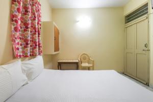Cama o camas de una habitación en SPOT ON Harini Lodge