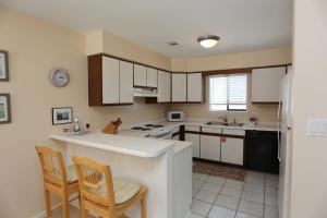 Barrier Dunes 497 - 33 by Pristine Properties Vacation Rentals 주방 또는 간이 주방