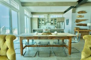Oleskelutila majoituspaikassa 6 Pack by Pristine Properties Vacation Rentals