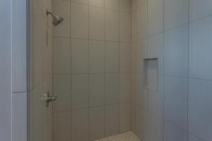 Kylpyhuone majoituspaikassa 6 Pack by Pristine Properties Vacation Rentals