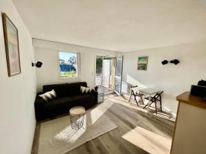 a living room with a couch and a table at Plage, piscine, terrasse & centre-ville à Quiberon in Quiberon