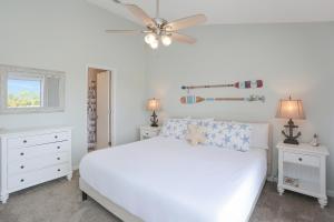 Voodi või voodid majutusasutuse Barrier Dunes 164 - 144 Bay Breeze by Pristine Properties Vacation Rentals toas