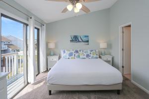 Voodi või voodid majutusasutuse Barrier Dunes 164 - 144 Bay Breeze by Pristine Properties Vacation Rentals toas