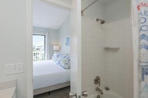 Vannituba majutusasutuses Barrier Dunes 164 - 144 Bay Breeze by Pristine Properties Vacation Rentals