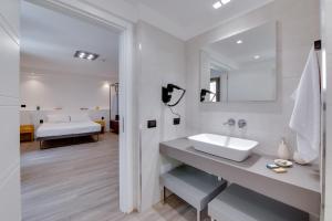 Postel nebo postele na pokoji v ubytování RoccaRegina Hotel