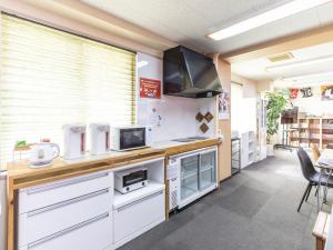 Η κουζίνα ή μικρή κουζίνα στο Omotenashi Hostel Miyajima