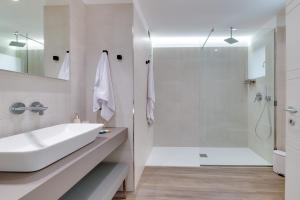 Koupelna v ubytování RoccaRegina Hotel
