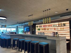Лаундж або бар в Boulderbar Hotel Leonding
