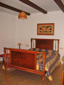 a bedroom with a wooden bed in a room at Casa del Abuelo 2 in Yeste