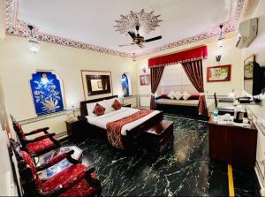 Letto o letti in una camera di Umaid Mahal - A Heritage Style Boutique Hotel