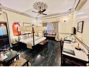 Letto o letti in una camera di Umaid Mahal - A Heritage Style Boutique Hotel