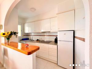 Kuchyňa alebo kuchynka v ubytovaní VH Costa Blanca - APARTAMENTO MALVARROSA