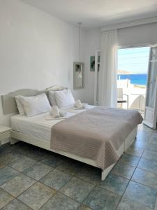 A bed or beds in a room at Vavanos Studios