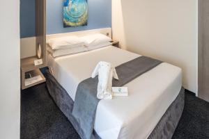 Ένα ή περισσότερα κρεβάτια σε δωμάτιο στο Road Lodge Isando