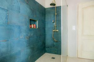 Kúpeľňa v ubytovaní Château de Sienne proche Avignon Orange 7 Chambres Piscine Rivière