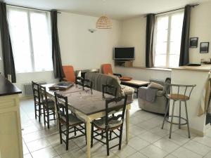 a kitchen and dining room with a table and chairs at Appartement montagne in Eaux-Bonnes