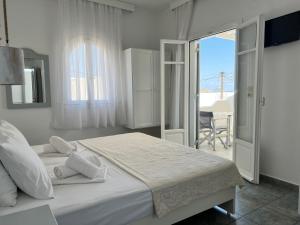 A bed or beds in a room at Vavanos Studios