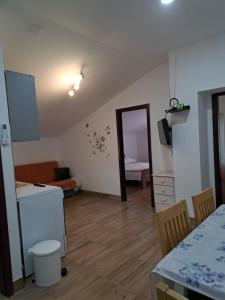 Postel nebo postele na pokoji v ubytování Apartman Ema 2