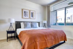 Ένα ή περισσότερα κρεβάτια σε δωμάτιο στο Palo Alto 2BR w WD Pool Spa near 280 SFO-901 +23 φωτογραφίες