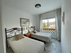 Postel nebo postele na pokoji v ubytování Stunning 2Bed Apartment in Marbella - Pto Banus + 18 fotografií
