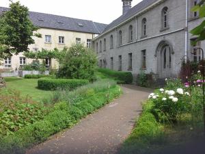 a path in front of a building with a garden at Rosario in Bever