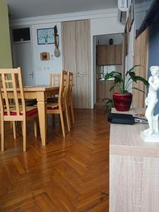 a kitchen and dining room with a table and chairs at Dena apartman Tivat in Tivat