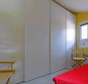Postel nebo postele na pokoji v ubytování Appt T2, Piscine, la Plage à 130m! Parking privé clos, Lave-linge, Lave-vaisselle, Draps, Linge et Ménage inclus! + 30 fotografií