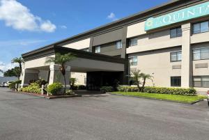 a hotel front of a building with a parking lot at La Quinta by Wyndham Orlando South in Orlando