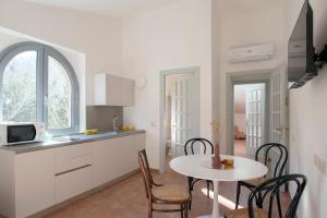 Kuhinja oz. manjša kuhinja v nastanitvi PianPieve Nature & Relax apartments