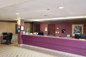 Ο χώρος του λόμπι ή της ρεσεψιόν στο Travelodge by Wyndham Carlsbad NM