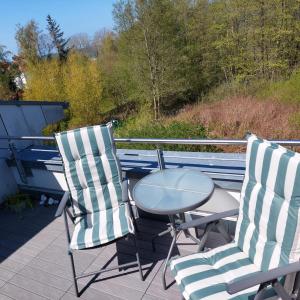 two chairs and a table on a deck at Ferienwohnung Meeresrauschen in Graal-Müritz