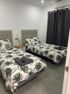 Łóżko lub łóżka w pokoju w obiekcie Villa Luisa Puerto del Carmen