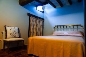 Ένα ή περισσότερα κρεβάτια σε δωμάτιο στο casa rural La Morucha de Hervás