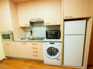 Kuchyň nebo kuchyňský kout v ubytování Apartamentos Princesa Park 3000