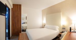 TV a/nebo společenská místnost v ubytování Hotel RH Portocristo & Wellness