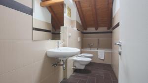 A bathroom at Hotel Corte Santa Libera
