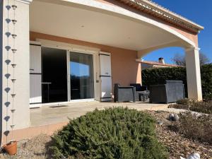 a patio with sliding glass doors in a house at La paisible du Verdon in Vinon-sur-Verdon +11 photos